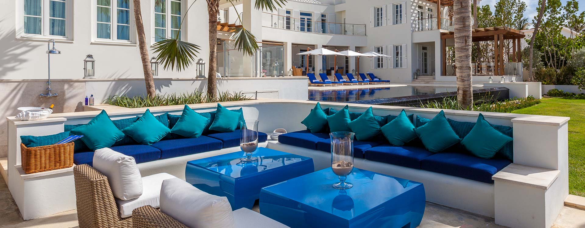 Cerulean Villa outdoor dining area        